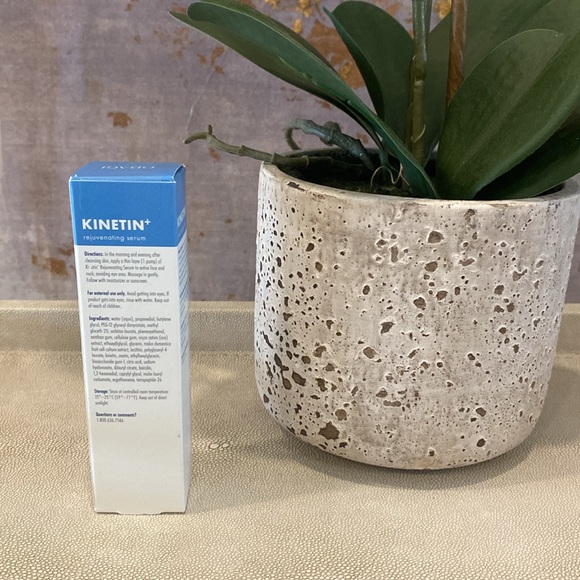 OBAGI KINETIN+ REJUVENATING SERUM
Rejuvenating Moisturizing Serum New - Picture 2 of 7